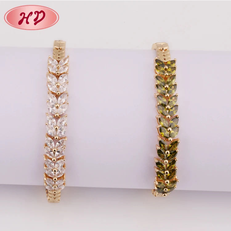 New Bracelets Et Bracelets Models Petals Shape Zircon Women Yellow Gold Hand Chain Fashion Jewelry Bracelet for Women. Minimum order 12