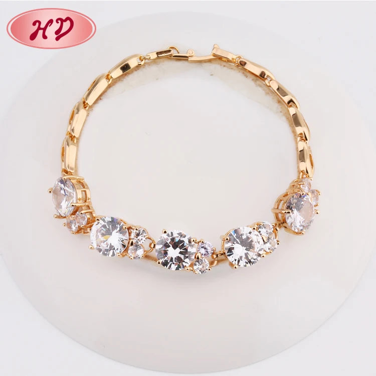 New Bracelets Et Bracelets Models Petals Shape Zircon Women Yellow Gold Hand Chain Fashion Jewelry Bracelet for Women. Minimum order 12