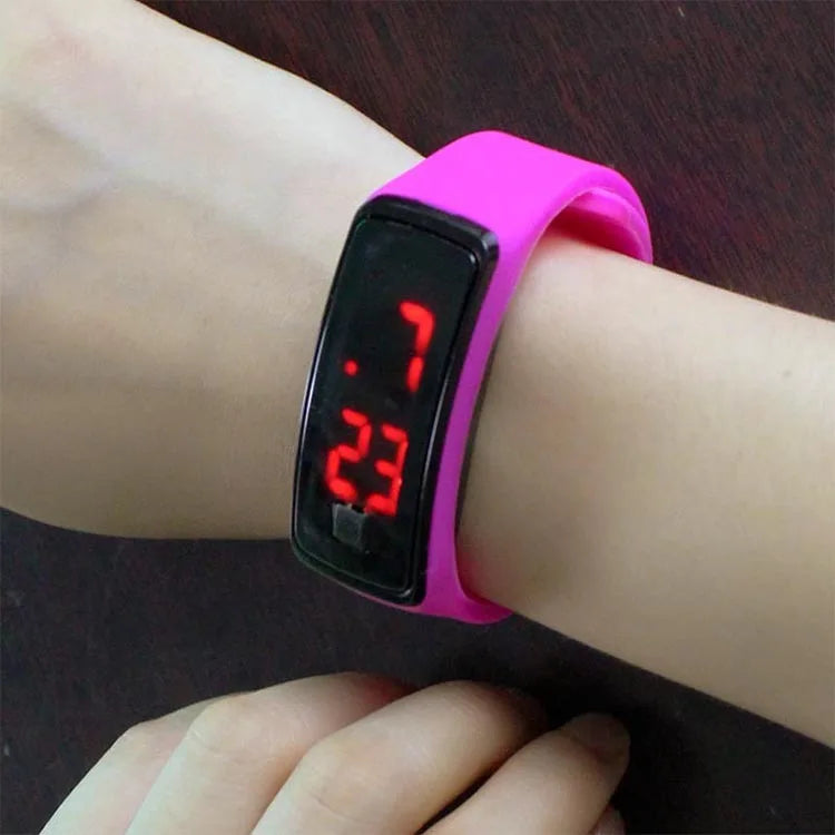 Custom logo Oem Odm Kids Children Watches for Boy Girls Led Digital Watch Fashion Sport Silicone Bracelet Watch. Minimum order 2