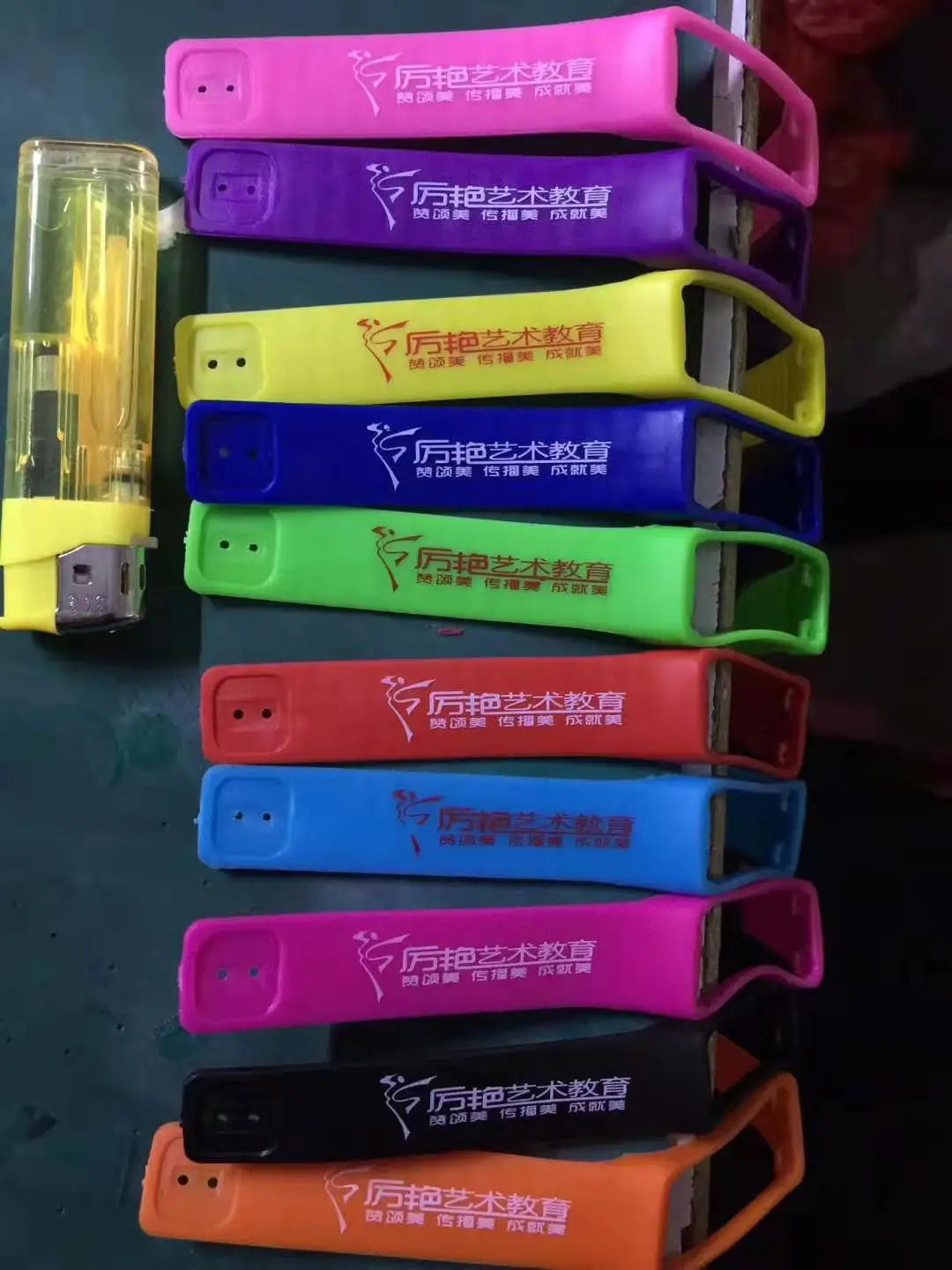 Custom logo Oem Odm Kids Children Watches for Boy Girls Led Digital Watch Fashion Sport Silicone Bracelet Watch. Minimum order 2