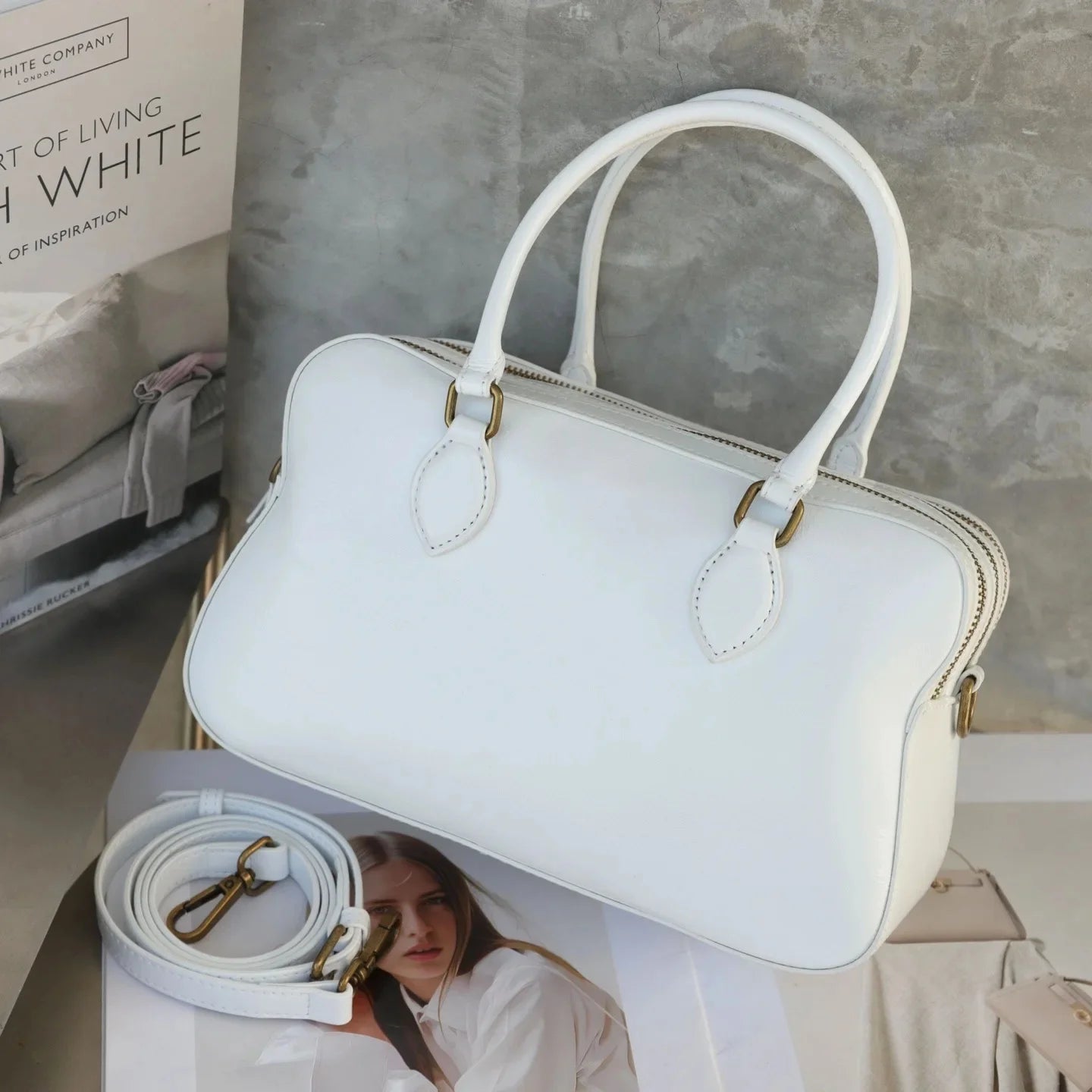 Casual Fashion Retro Handbag Single Shoulder Women's Bag Personality Bowling Boston Bag Simple Leather Handbag with Mobile Pocke