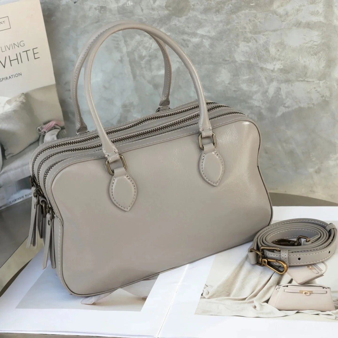 Casual Fashion Retro Handbag Single Shoulder Women's Bag Personality Bowling Boston Bag Simple Leather Handbag with Mobile Pocke