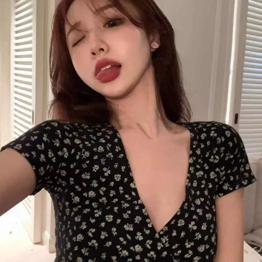 Women Blouse Retro Slim V Neck Tee Shirt Summer Top With Small Flower Print Waist-exposed Pullover Blouse