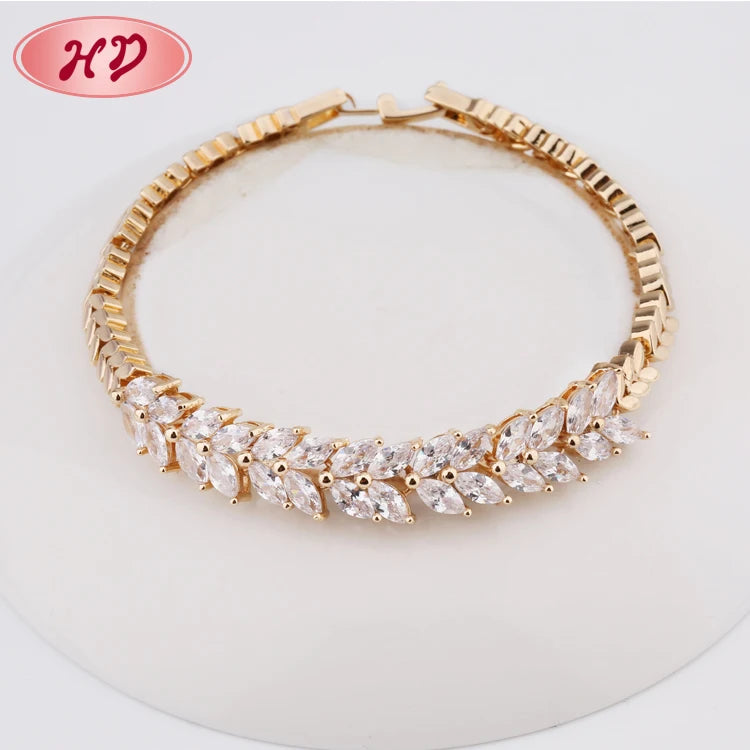 New Bracelets Et Bracelets  Models Petals Shape Zircon Women Yellow Gold Hand Chain Fashion Jewelry Bracelet for Women. Minimum order 12