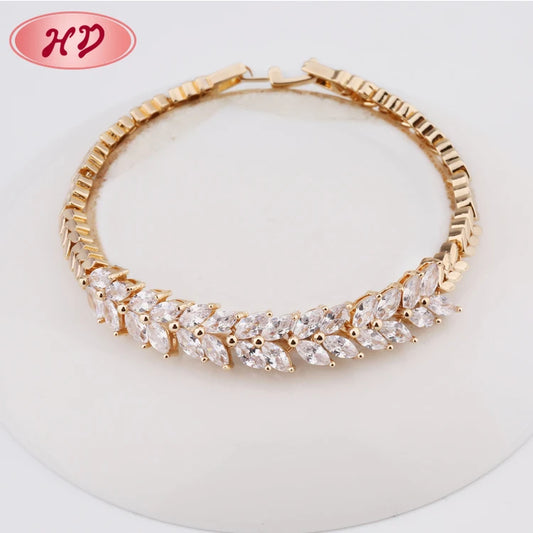 New Bracelets Et Bracelets  Models Petals Shape Zircon Women Yellow Gold Hand Chain Fashion Jewelry Bracelet for Women. Minimum order 12